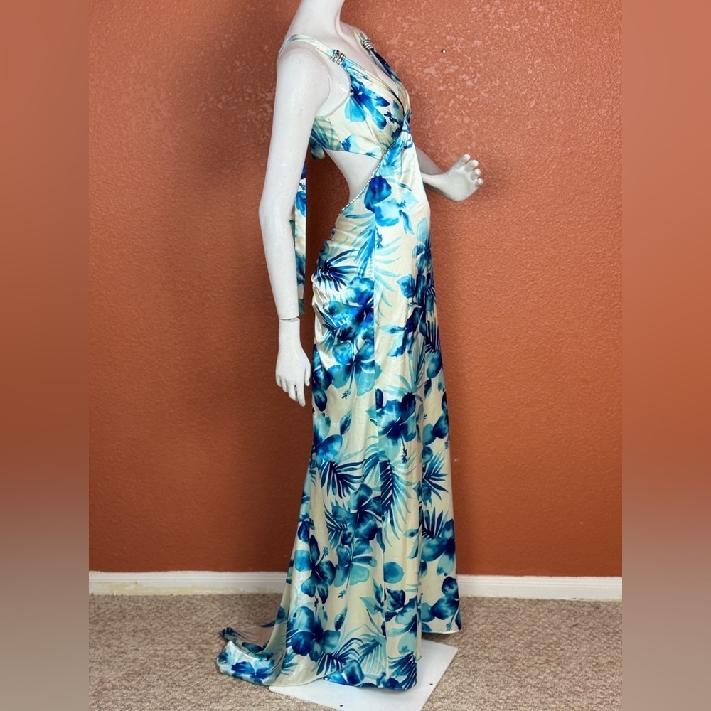 Niki Livas Vintage Tropical Floral Blue and White Maxi Dress Size 6. E30